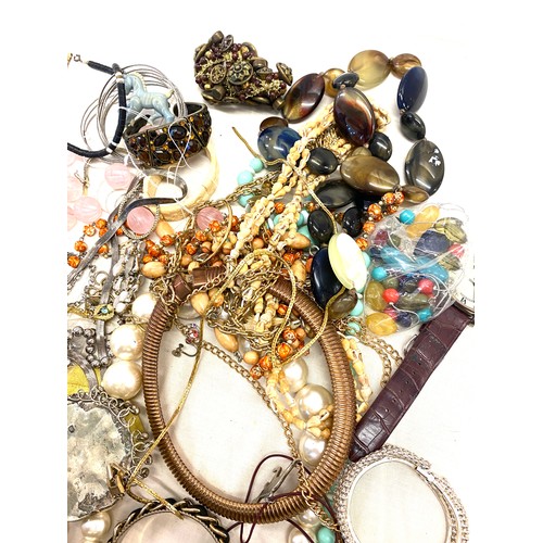 33 - Large selection of assorted costume jewellery