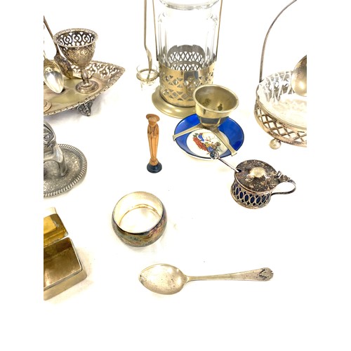45 - Selection of assorted metal ware includes silver mustard spoon, egg cup etc