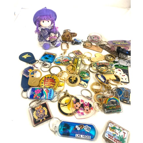 29A - Large selection of assorted novelty key rings