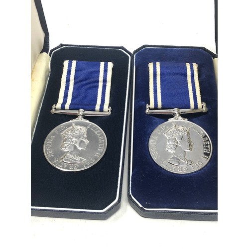 513 - 2 boxed ER.11 police long service medals to constable brian g biles & keith thurman