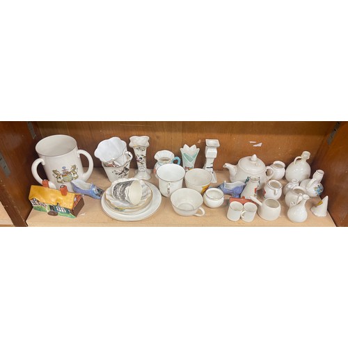 39 - Box of crested china ware including Goss etc