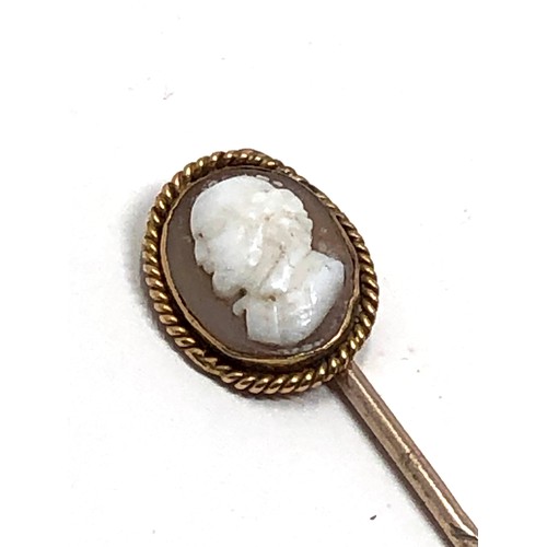 42 - Antique 9ct gold cameo stick pin measures approx 7.1cm long weight 2.2g