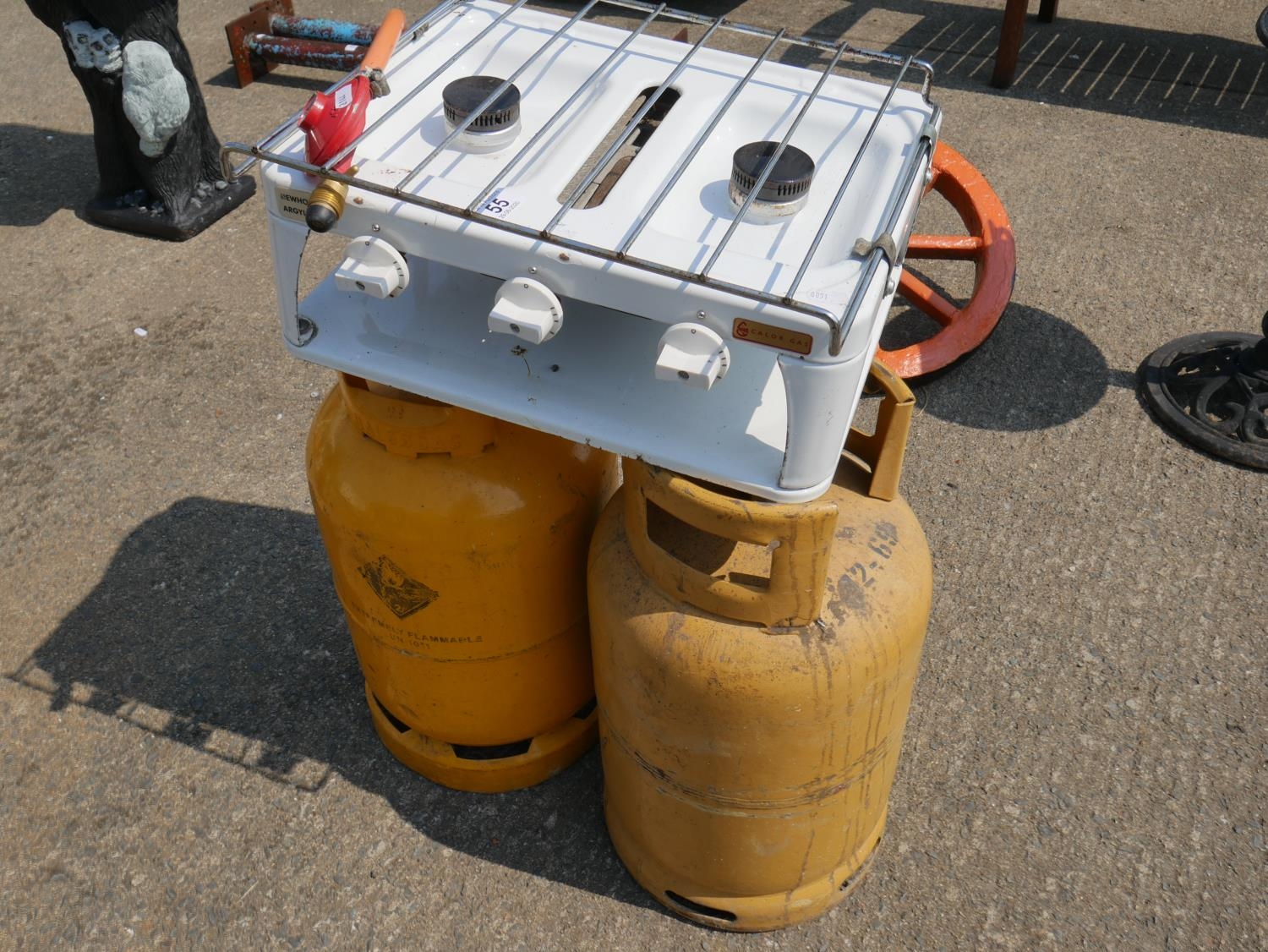 GAS STOVE & 2 CYLINDERS