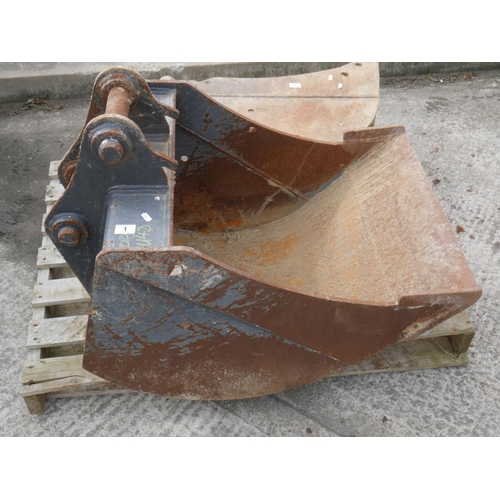 1 - 2FT DIGGING BUCKET FOR 5 TONNE DIGGER
45MM PINS 265MM CENTERS