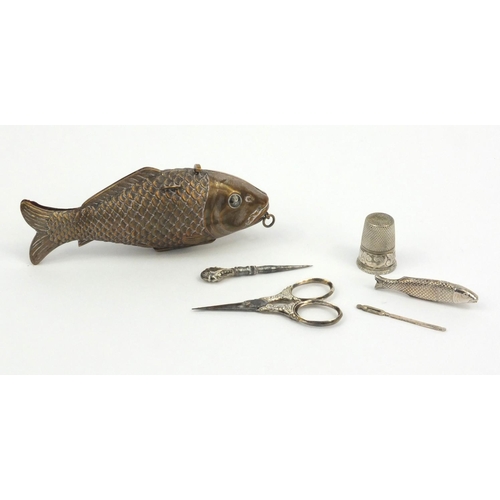 146 - Novelty sewing interest silver plated brass fish nécessaire fitted with silver accessories including... 
