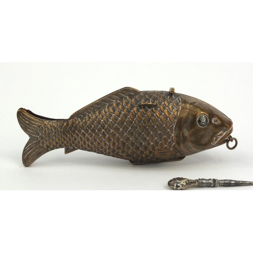 146 - Novelty sewing interest silver plated brass fish nécessaire fitted with silver accessories including... 