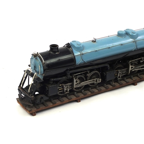 420 - Large scratch built Union Pacific locomotive and tender, the locomotive 91cm long, the tender 53cm l... 