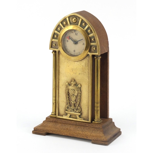 33 - Oak and brass Secessionist mantle clock with columns, 23cm high
