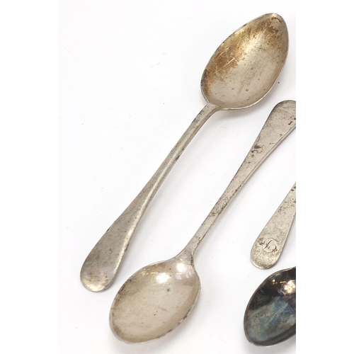 1086 - Five silver teaspoons, various hallmarks, the largest 12.5cm in length, total 62.0g
