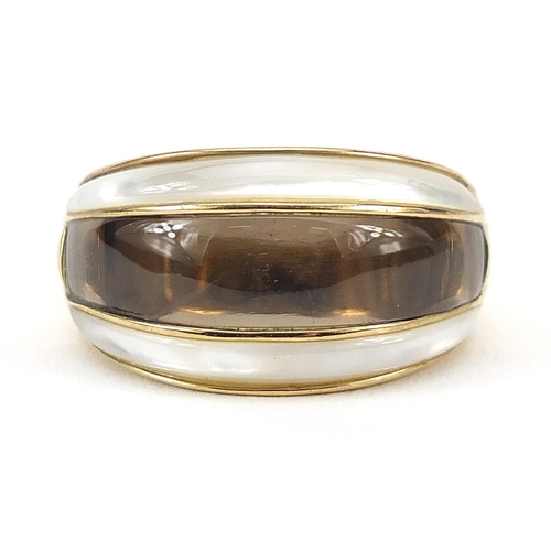 9ct gold onyx and mother of pearl ring, size N/O, 4.8g