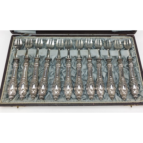39 - Set of twelve French silver handled forks embossed with Putti housed in a fitted Manche Argent Contr... 