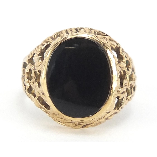 5 - 9ct gold black onyx signet ring with pierced shoulders, size H, 2.5g