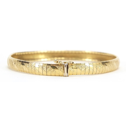 42 - 18ct gold flattened link bracelet, 18cm in length, 17.0g