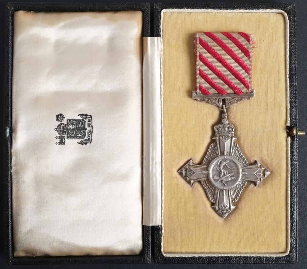 An Air Force Cross in case of issue: dated erased to lower bar.