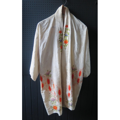 634 - A Japanese Printed Silk Kimono