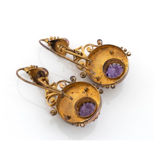 571 - A VICTORIAN AMETHYST, PEARL AND ENAMEL BROOCH/PENDANT AND MATCHING PENDANT EARRINGS