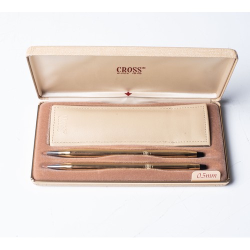 61 - A CROSS PEN AND PENCIL SETGold-plated, accompanied by original box and papers... 