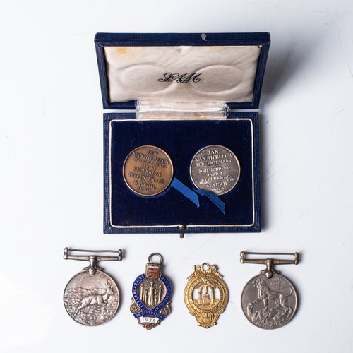 32 - A COLLECTION OF MEDALS  Including a boxed Jan Van Riebeeck, three hundred set and others (5)... 