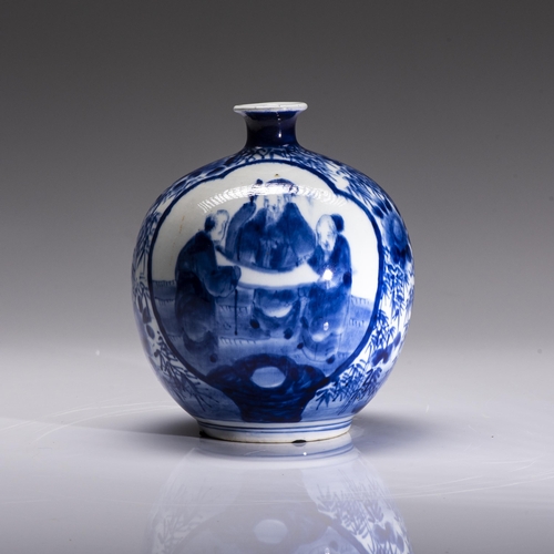 825 - A CHINESE BLUE AND WHITE VASE, QING DYNASTY, LATE 19TH CENTURY