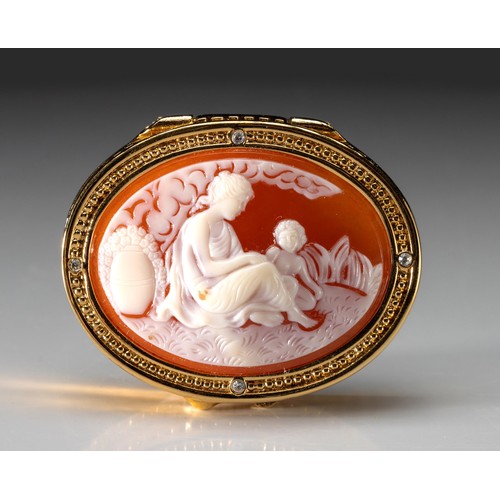 22 - AN ESTEE LAUDER SOLID PERFUME COMPACT, CAMEO, 1998