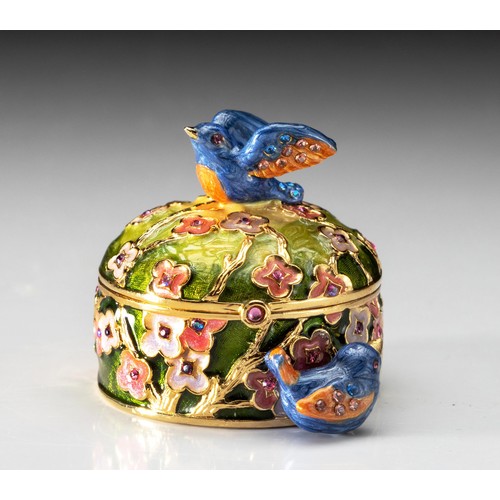 31 - AN ESTEE LAUDER SOLID PERFUME COMPACT, PRECIOUS BIRDS - DESIGNED BY JAY STRONGWATER, 2006