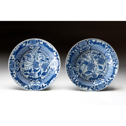 823 - A PAIR OF CHINESE BLUE AND WHITE 'PEONY AND FINGER CITRON' SOUP PLATES, QING DYNASTY, KANGXI, 1662 -... 