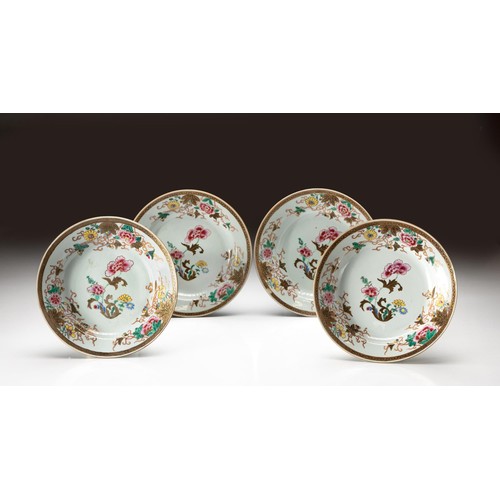 829 - A SET OF FOUR CHINESE FAMILLE ROSE EUROPEAN MARKET 'POPPY' PLATES, QING DYNASTY, QIANLONG, 1736 - 17... 