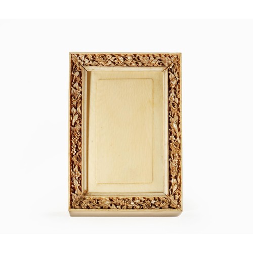 800 - A CHINESE CANTON CARVED IVORY PICTURE FRAME, QING DYNASTY, 19TH CENTURY