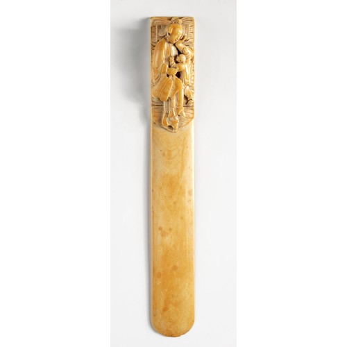 781 - A CHINESE CANTON CARVED IVORY 