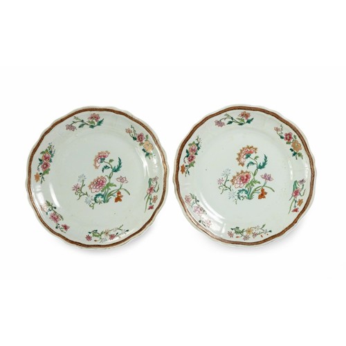 830 - A PAIR OF CHINESE FAMILLE ROSE EUROPEAN MARKET 'PEONY' PLATES, QING DYNSATY, 18TH CENTURY