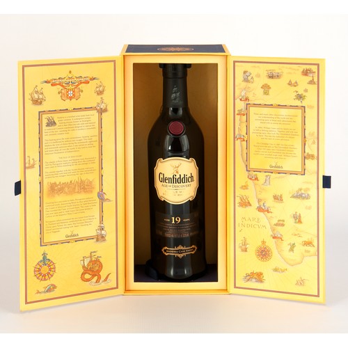 1366 - A BOTTLE OF GLENFIDDICH AGE OF DISCOVERY MADEIRA CASK FINISH SINGLE MALT SCOTCH WHISKY 19 YEARS OLD