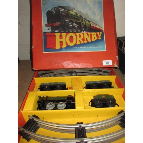 380 - Boxed Hornby clockwork tin plate railway goods set, No. 20