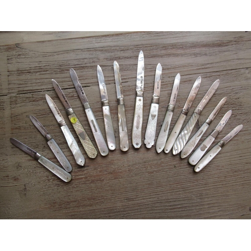 820 - Collection of fifteen, 19th and 20th Century silver bladed and mother of pearl handled fruit knives