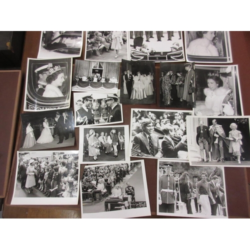 95 - Small collection of informal press photographs of Her Majesty the Queen and Prince Philip and other ... 