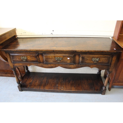 1539 - Good quality reproduction oak dresser base, the plank top above three drawers with brass drop handle... 