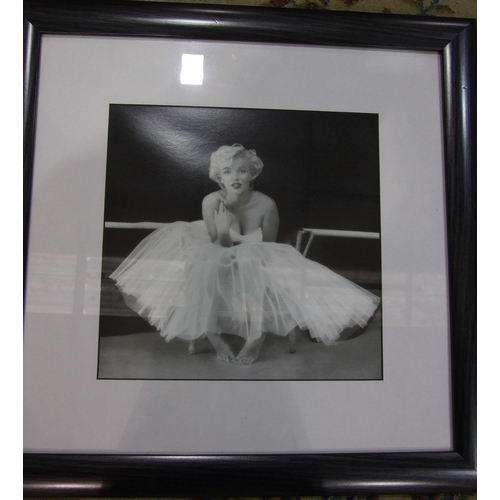 29 - A limited-edition print 'Marilyn Monroe', 222/500, 39 x 30cm, a monochrome drawing 'Marilyn', signed... 