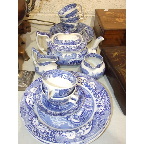 52 - A collection of Copeland Spode 'Italian' blue and white tea and dinnerware, thirteen pieces with blu... 
