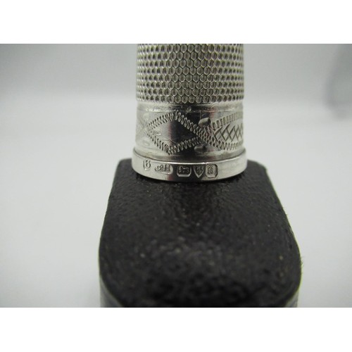 455 - Boxed silver thimble with hallmark 1902 by Charles Horner