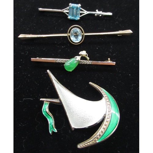 34 - Silver and green and white enamel brooch in the the from of a boat with sail back stamped 925s Sterl... 