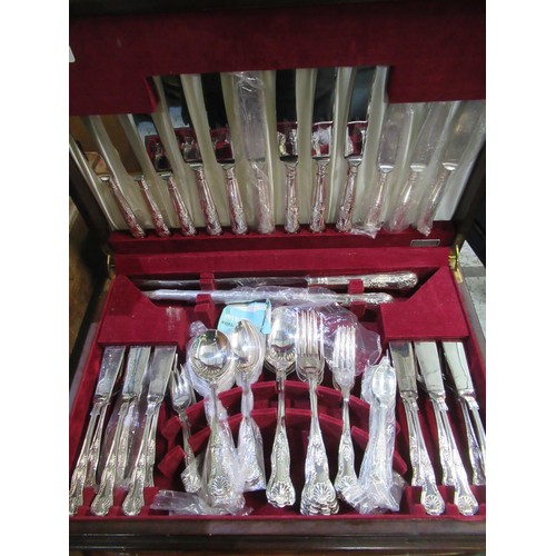 624 - Canteen of EPNS King's pattern cutlery for six covers, including fish knives and forks in fitted wal... 