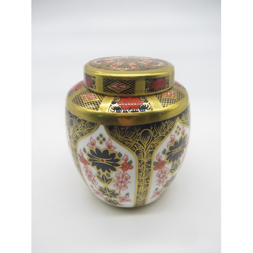 677 - Royal Crown Derby 1128 Old Imari pattern - small ginger jar and cover LX1 H11cm