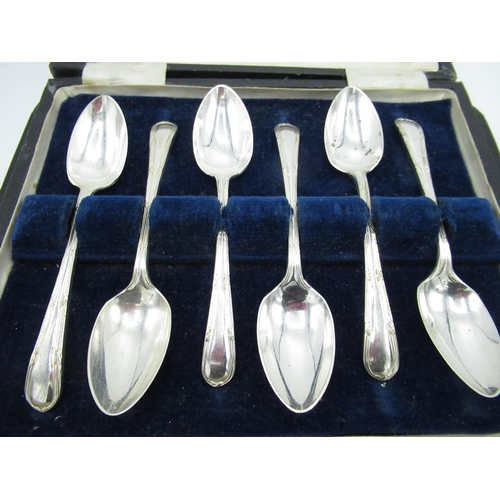 44 - Cased set of Edwardian tea knives with mother of pearl handles and cased set of EPNS tea spoons (2)