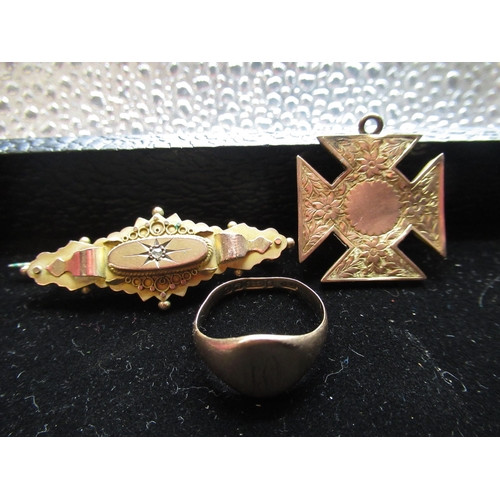 31 - Victorian hallmarked 9ct gold bar brooch with central compartment, 9ct gold signet ring and a 9ct go... 
