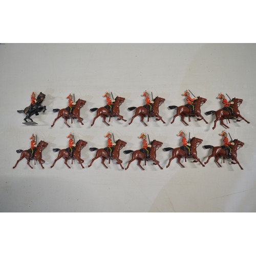 157k - 12 vintage Britain’s mounted infantry and officer commanding, with articulated right arms.
