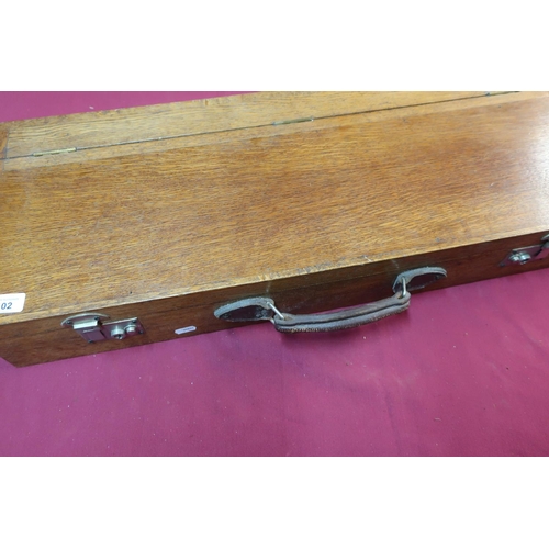 304 - Well constructed oak gun case with hinged lift up top and green baize lined interior (77cm x 30cm x ... 