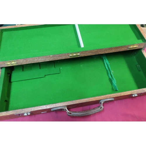 304 - Well constructed oak gun case with hinged lift up top and green baize lined interior (77cm x 30cm x ... 