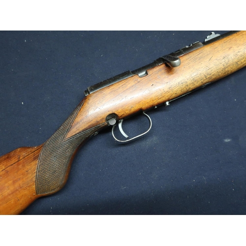440 - Beretta .22 semi auto rifle (lacking magazine) serial no. 12637 with canvas slip (section one certif... 