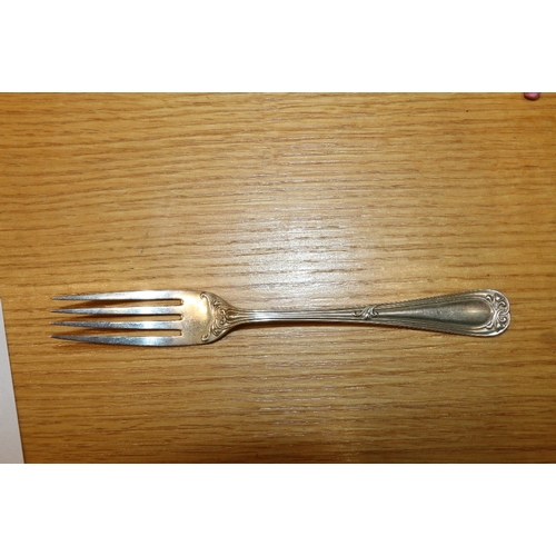 58 - Edward VII Art Nouveau period silver canteen of oar shaped flatware comprising twelve table spoons, ... 