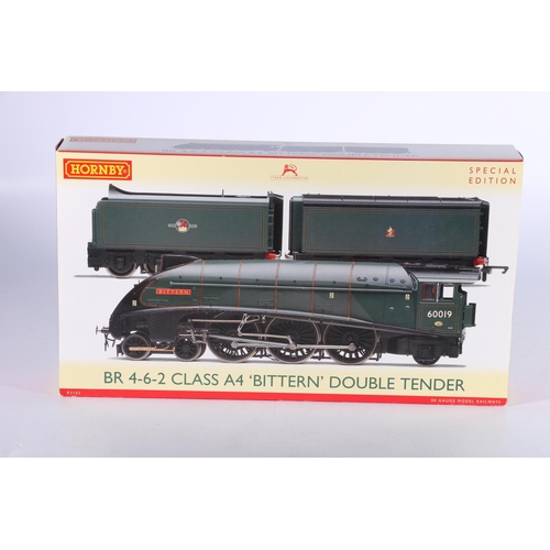 46 - Hornby OO gauge model railways R3103 BR 4-6-2 Class A4 'Bittern Double Tender' train pack which incl... 