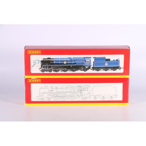 47 - Two Hornby OO gauge model railways locomotives including R2171 4-6-2 Merchant Navy Class 'Canadian P... 